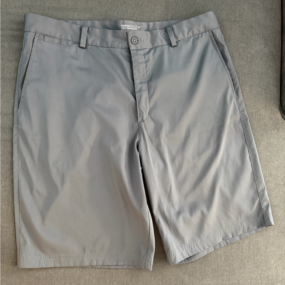 Nike Golf Dry Fit Men's Light Gray Flat Front Shorts. Size 36